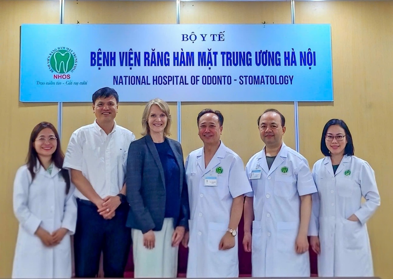 Các đại biểu chụp ảnh kỷ niệm